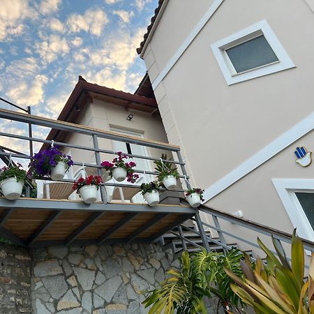 Amazing Familiar Apartments And Rooms Sarandë Exteriör bild